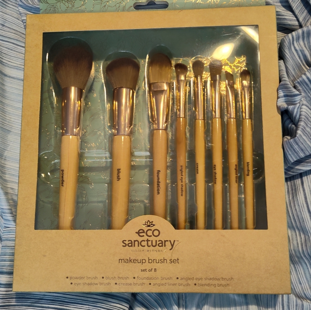NWT!! Eco Sanctuary Makeup Brushes